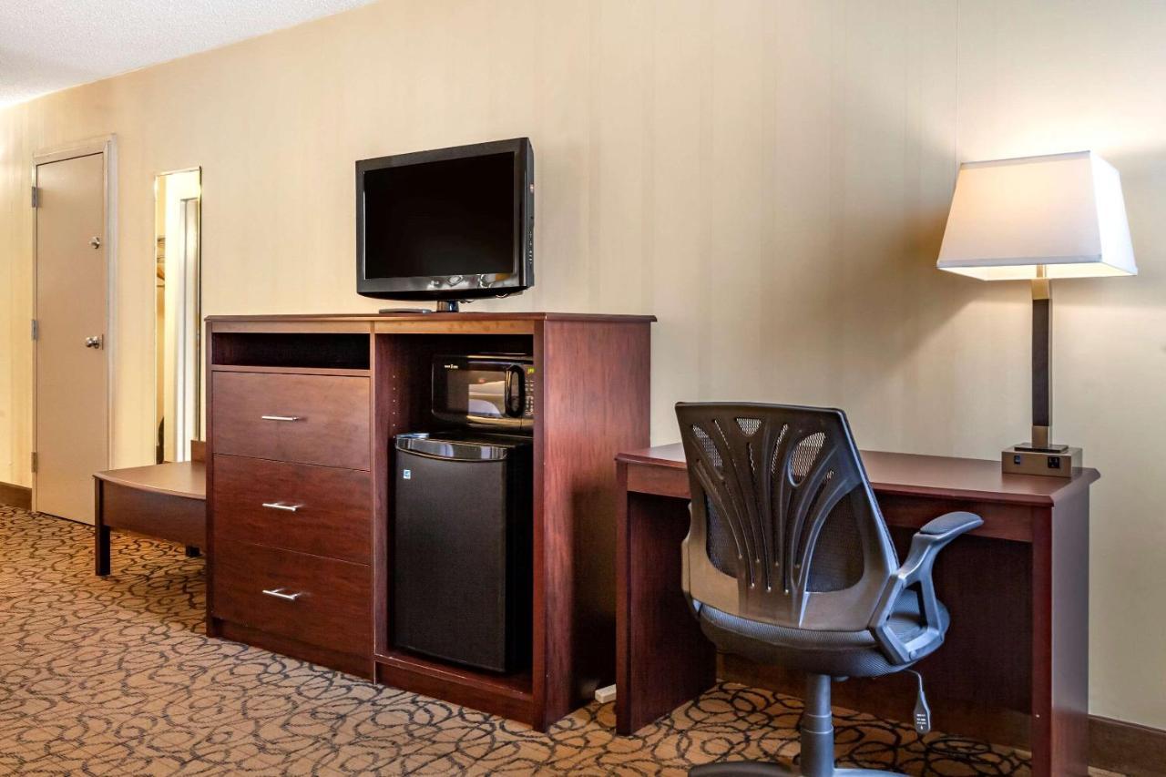 Quality Inn & Suites Escanaba North Bagian luar foto
