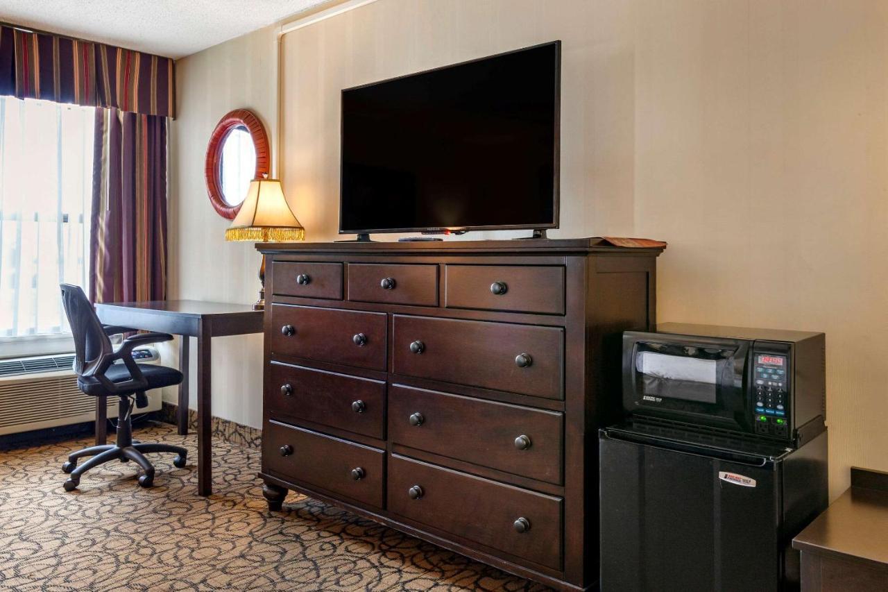 Quality Inn & Suites Escanaba North Bagian luar foto