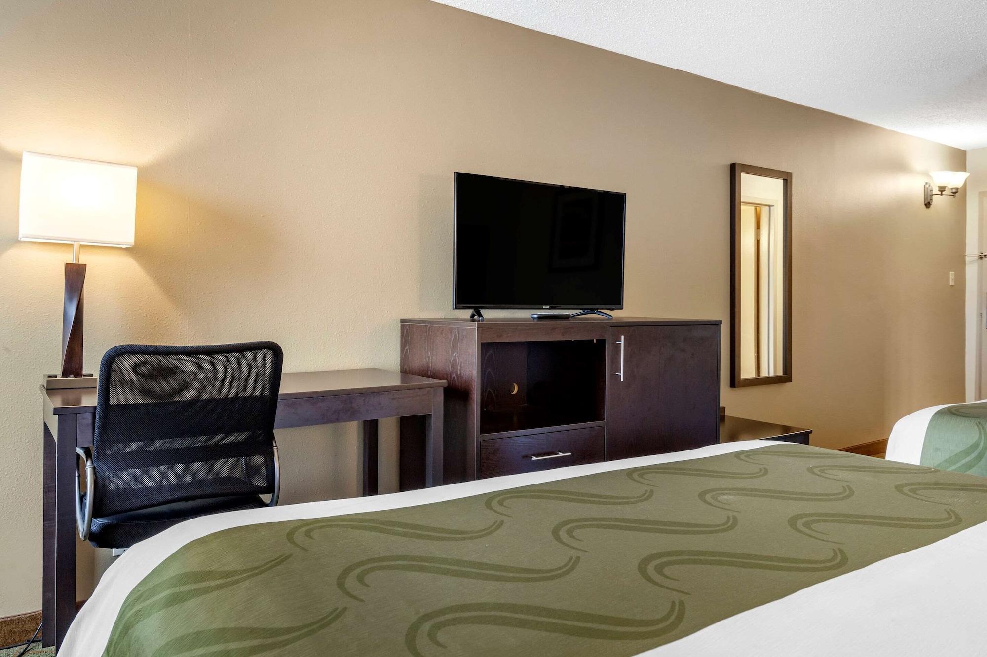Quality Inn & Suites Escanaba North Bagian luar foto