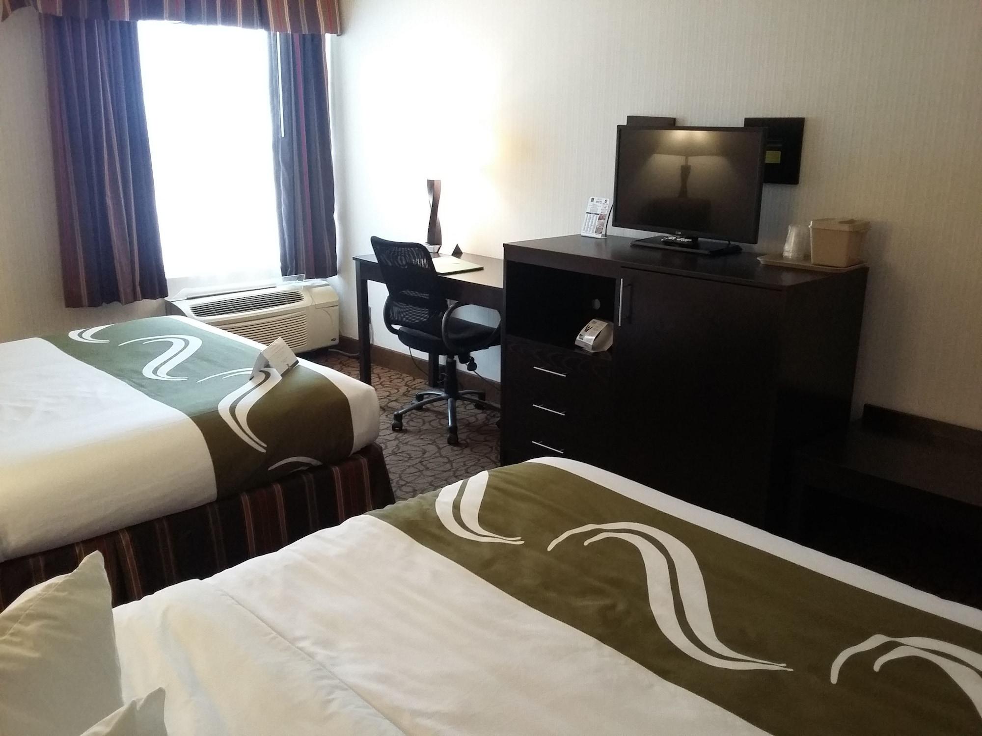 Quality Inn & Suites Escanaba North Bagian luar foto