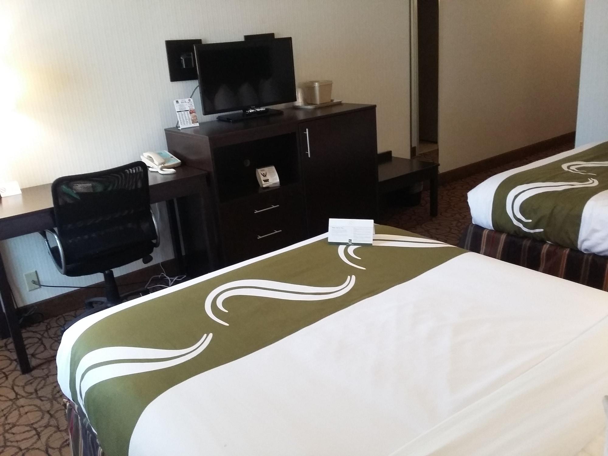 Quality Inn & Suites Escanaba North Bagian luar foto