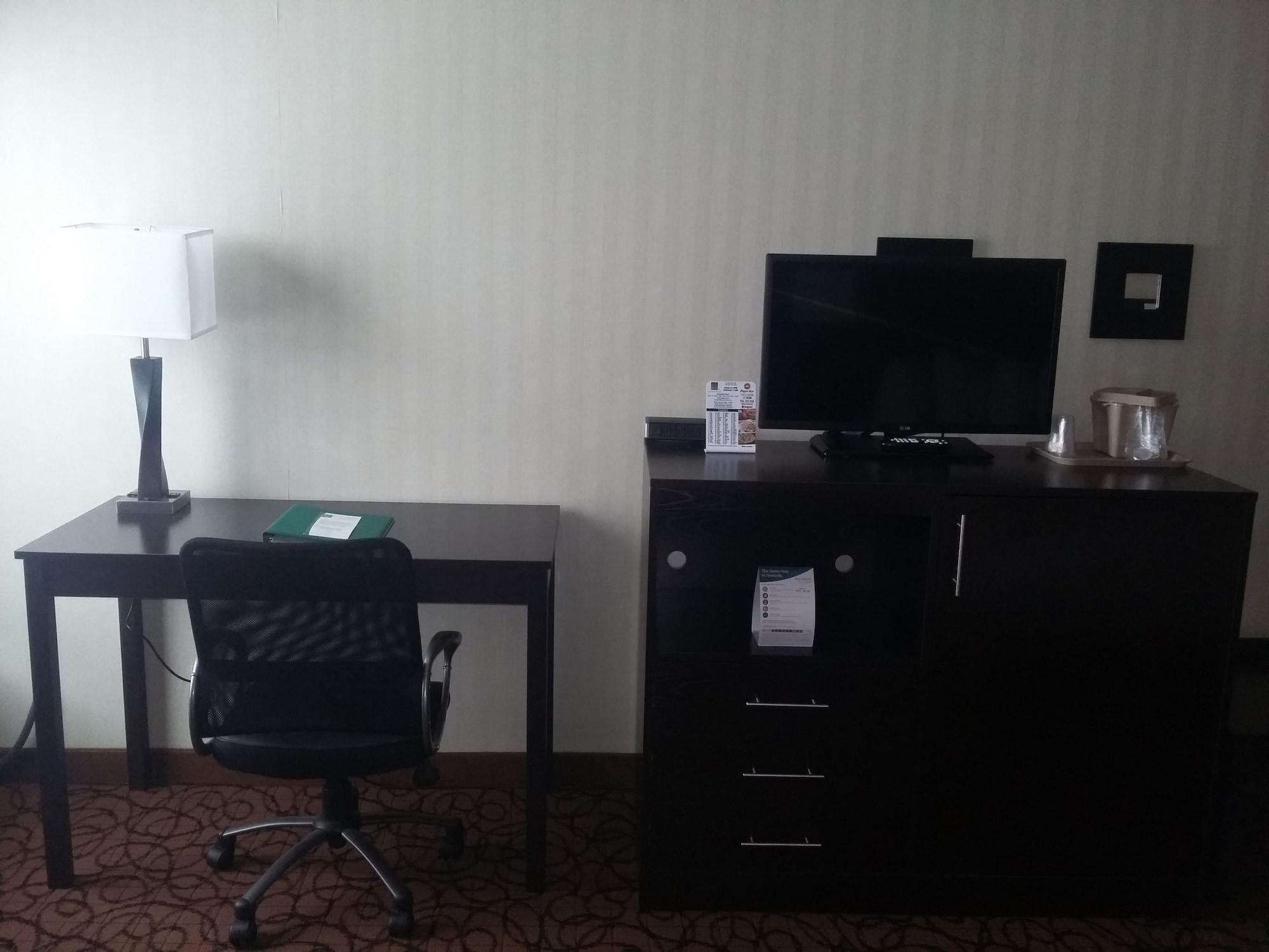 Quality Inn & Suites Escanaba North Bagian luar foto