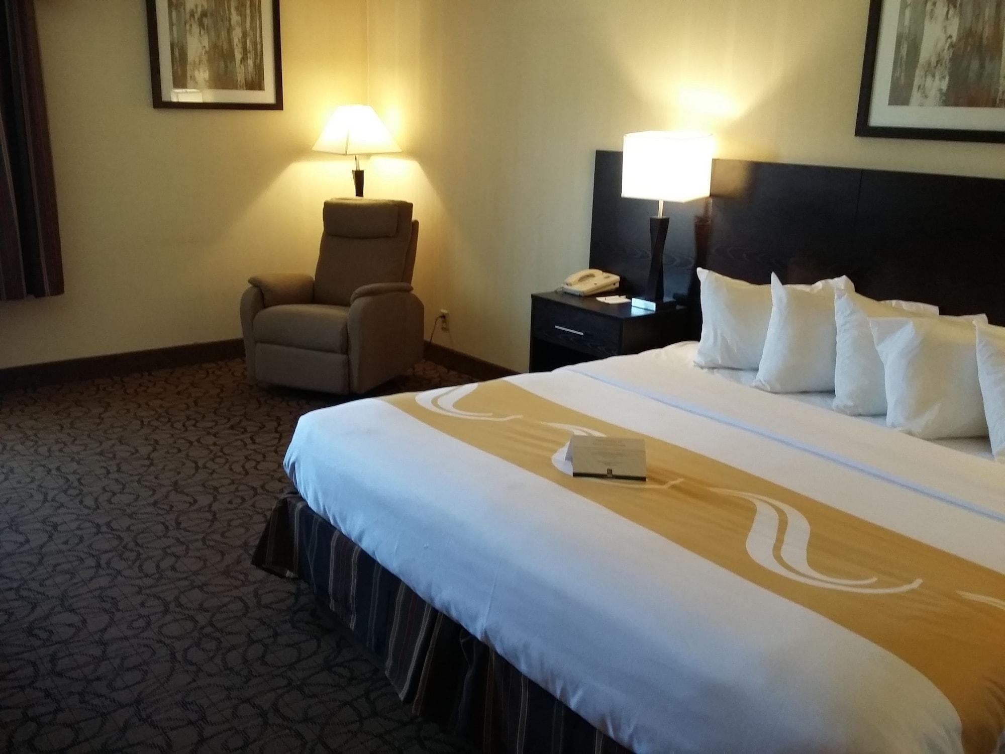 Quality Inn & Suites Escanaba North Bagian luar foto