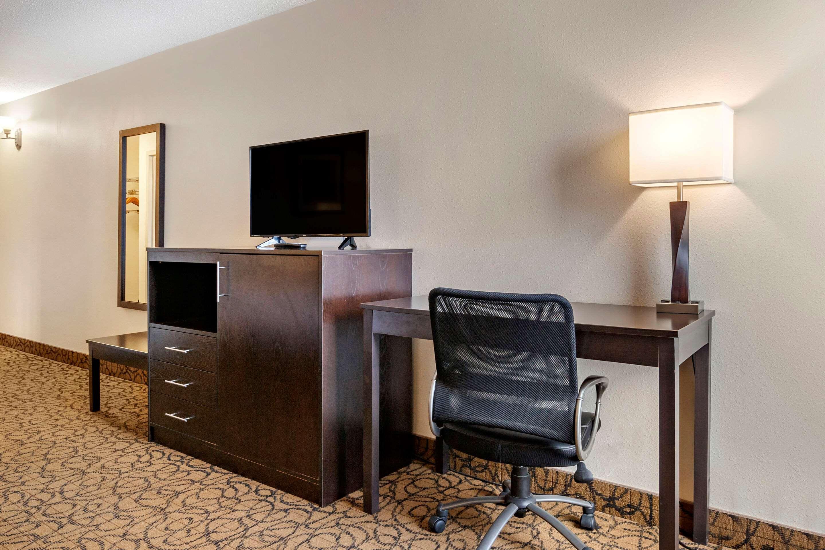 Quality Inn & Suites Escanaba North Bagian luar foto