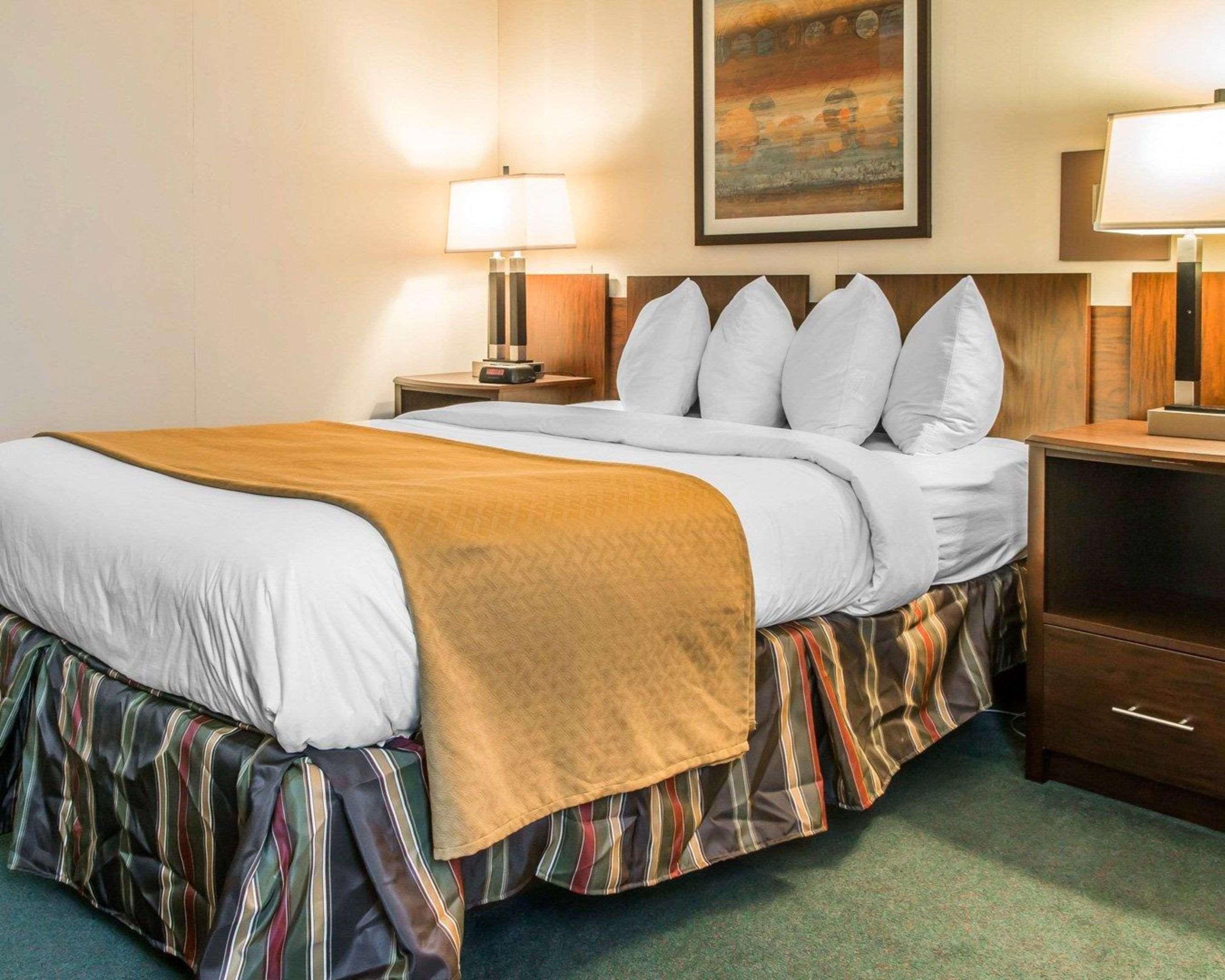 Quality Inn & Suites Escanaba North Bagian luar foto