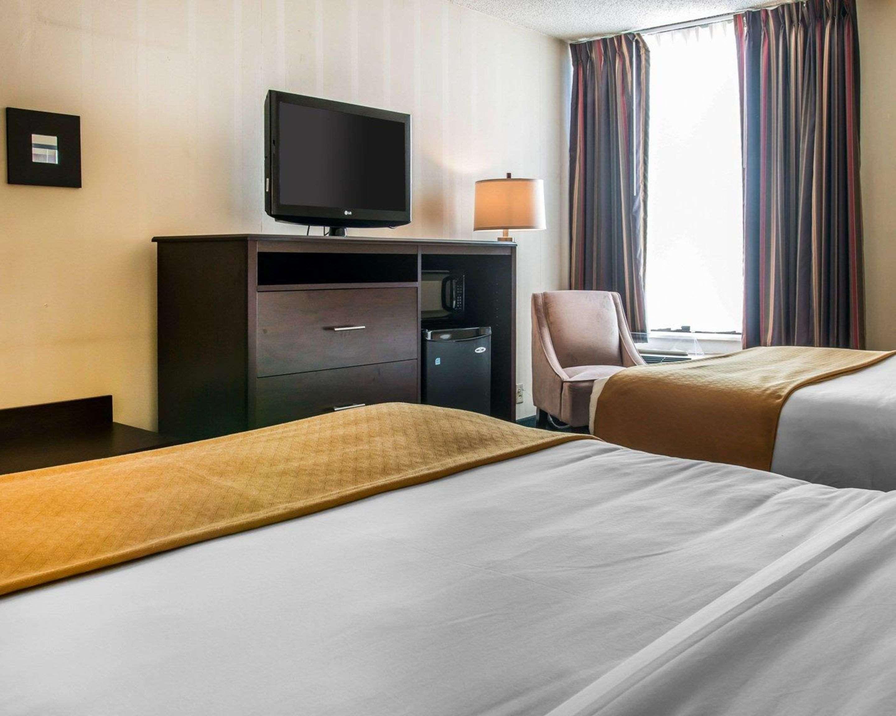 Quality Inn & Suites Escanaba North Bagian luar foto