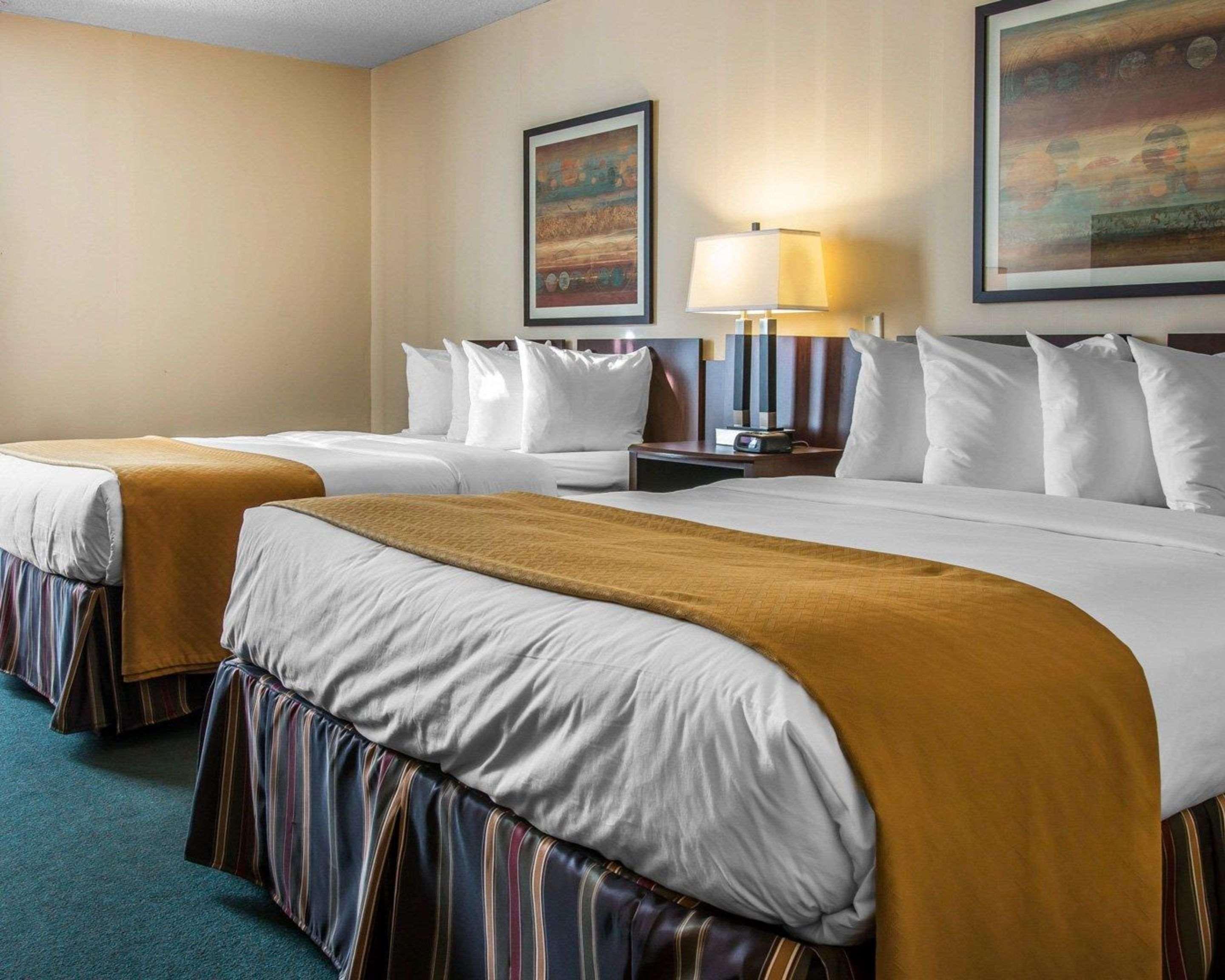 Quality Inn & Suites Escanaba North Bagian luar foto