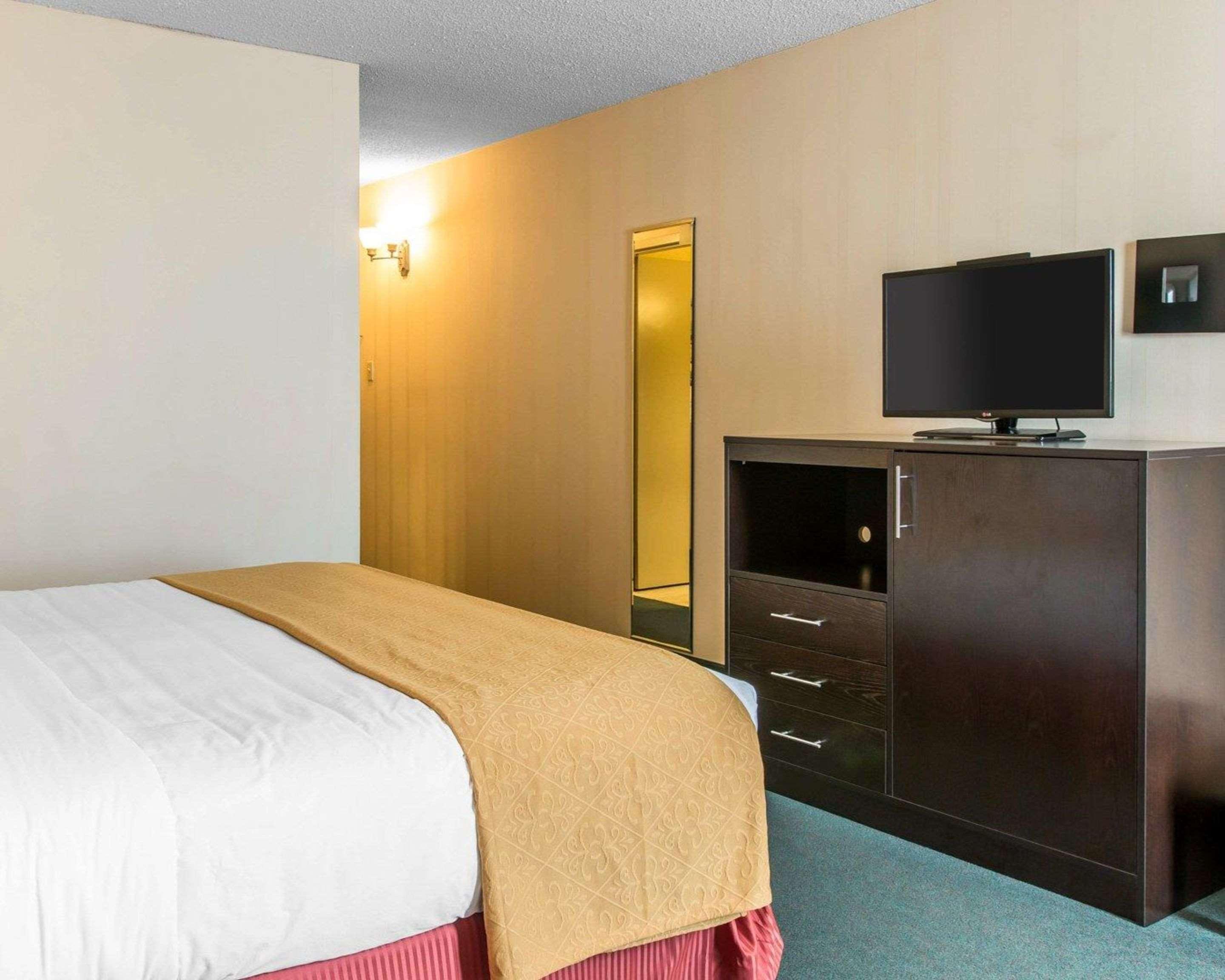 Quality Inn & Suites Escanaba North Bagian luar foto