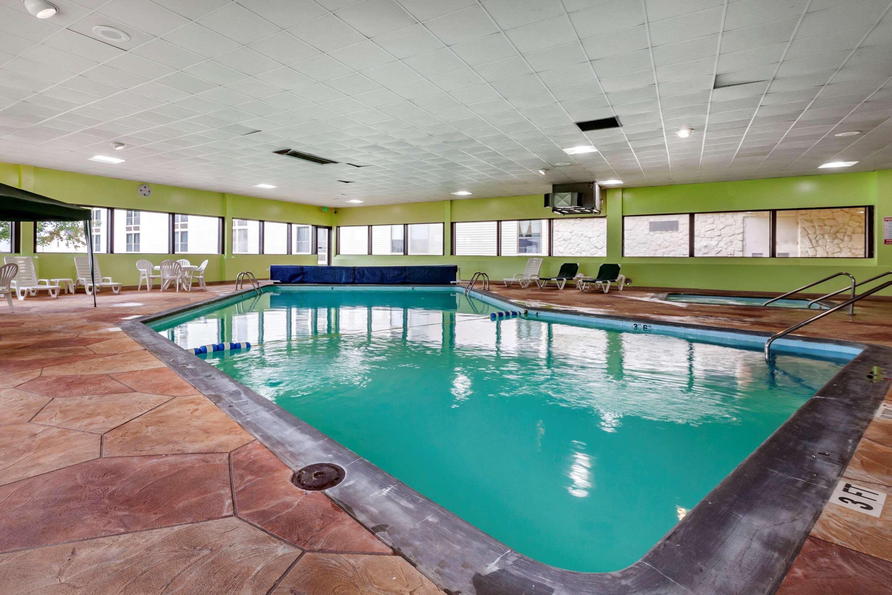 Quality Inn & Suites Escanaba North Bagian luar foto