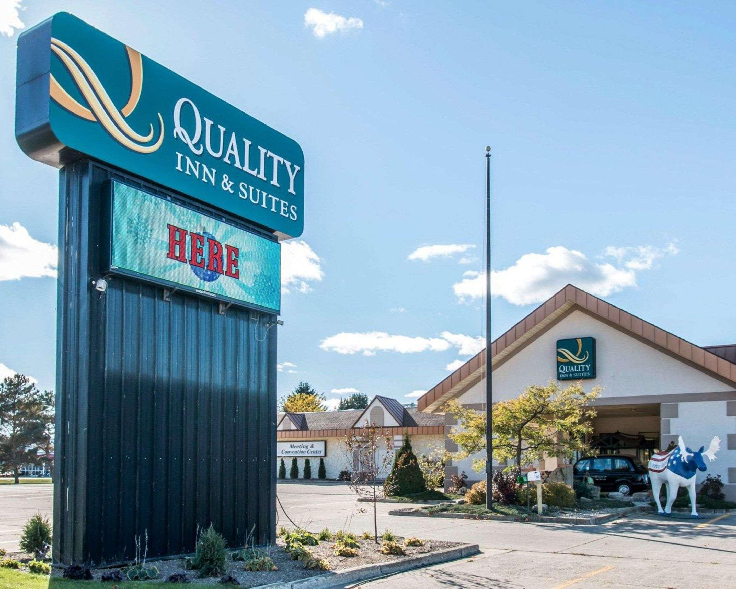 Quality Inn & Suites Escanaba North Bagian luar foto
