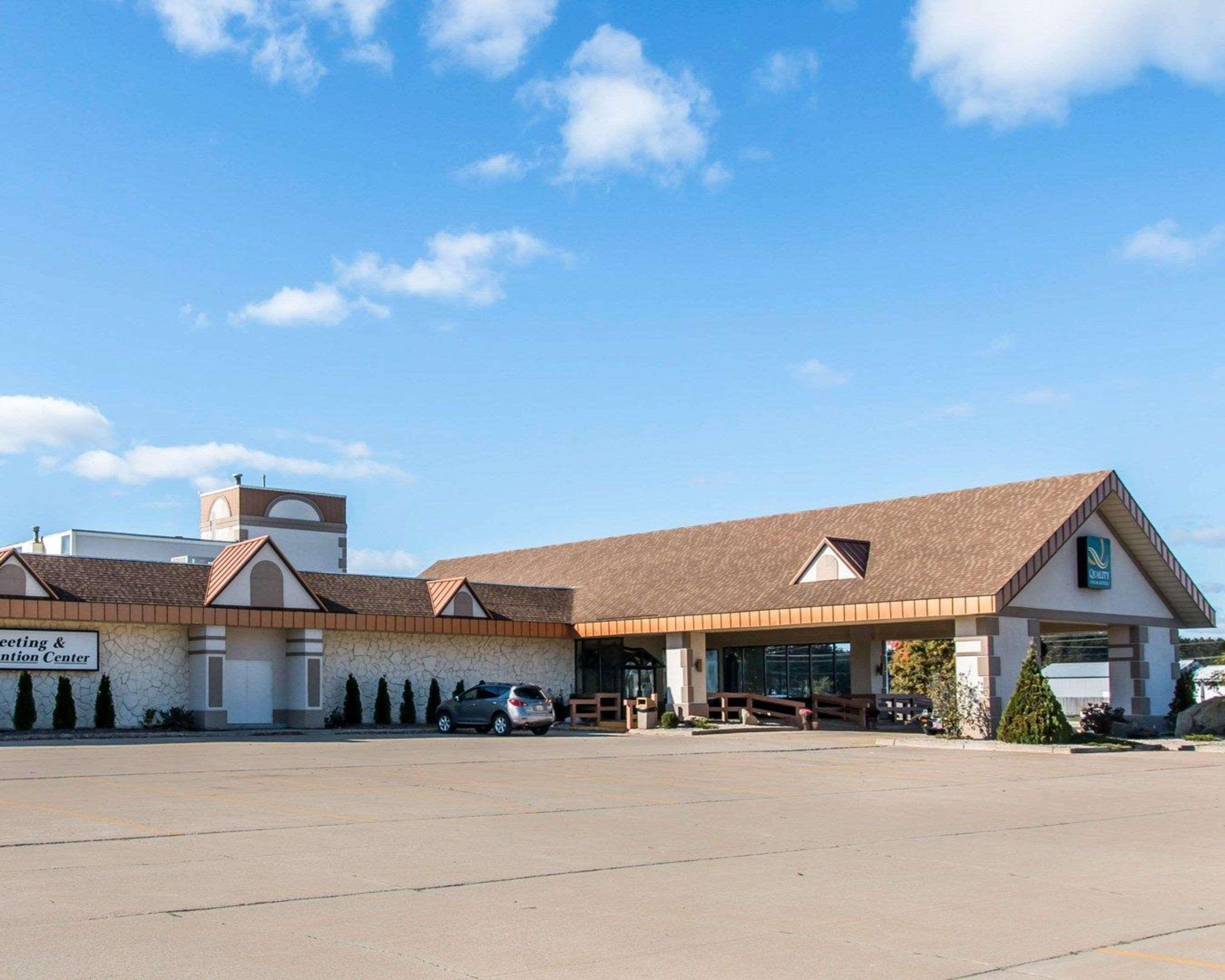 Quality Inn & Suites Escanaba North Bagian luar foto