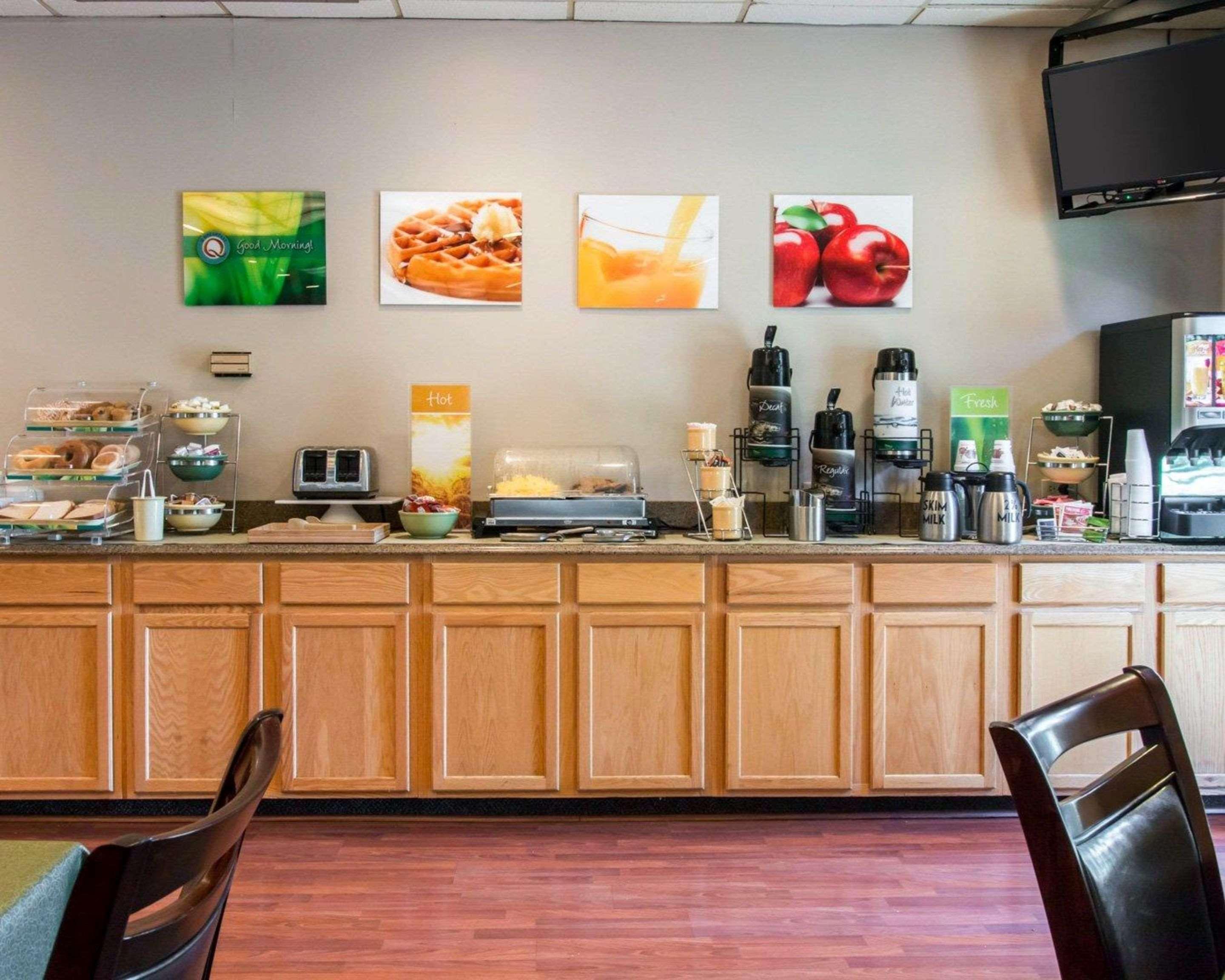 Quality Inn & Suites Escanaba North Bagian luar foto