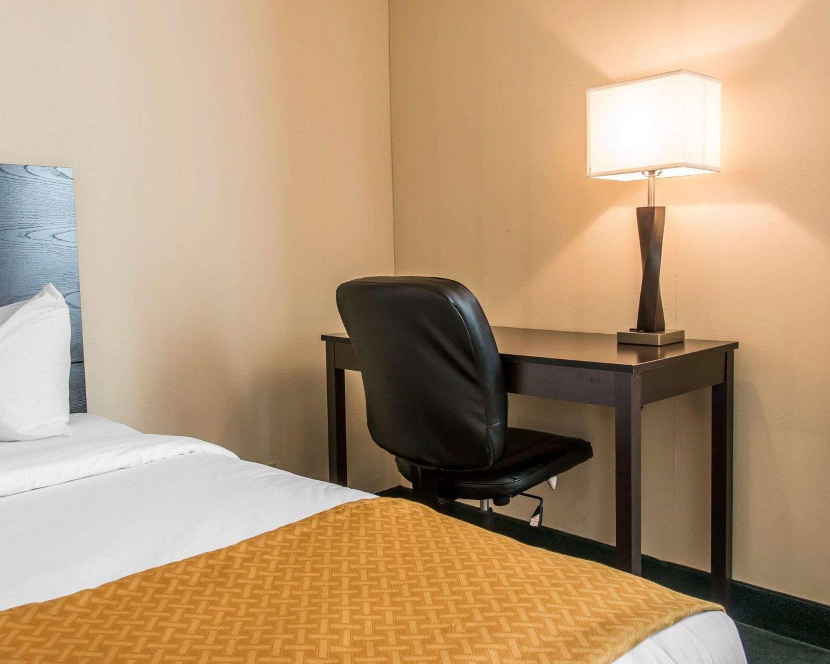Quality Inn & Suites Escanaba North Bagian luar foto