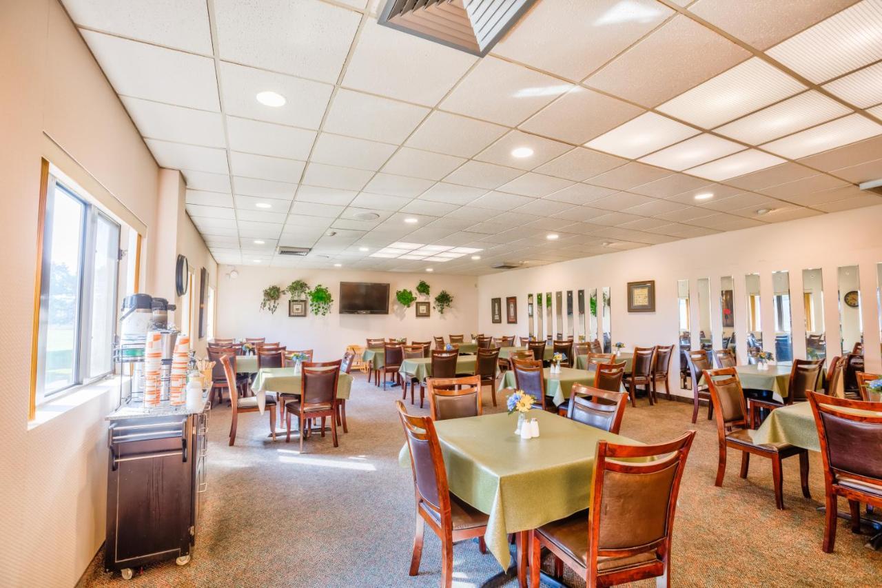 Quality Inn & Suites Escanaba North Bagian luar foto
